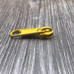 zipper-fuer-reissverschluss-gelb