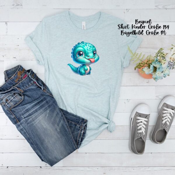 Bügelbild Drache türkis streckt Zunge raus Größe M Kindershirt